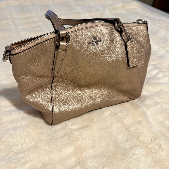Small Coach purse - Picture 1 of 3